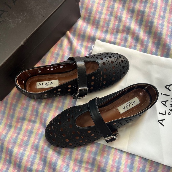 Alaïa Women's Cut-Out Leather Ballerinas - Picture 2 of 8